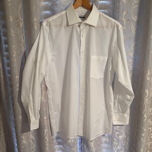 Make offer! Van Heusen White Classic wrinkle-free Dress Shirt 15.5 neck 32/33
